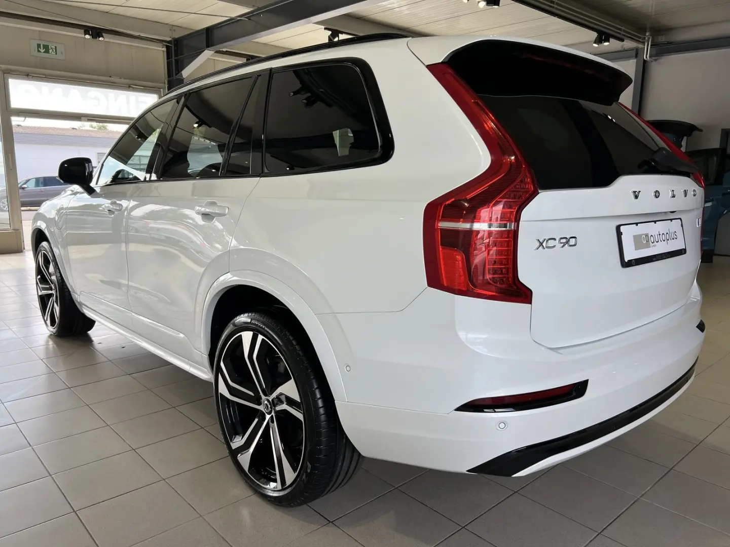 XC90 T8 Ultimate Dark Recharge AWD B&W
