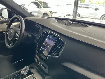 XC90 T8 Ultimate Dark Recharge AWD B&W