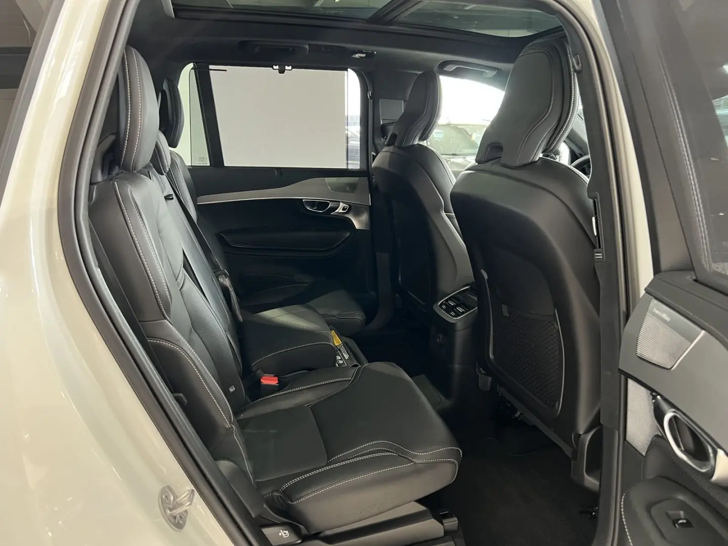 XC90 T8 Ultimate Dark Recharge AWD B&W