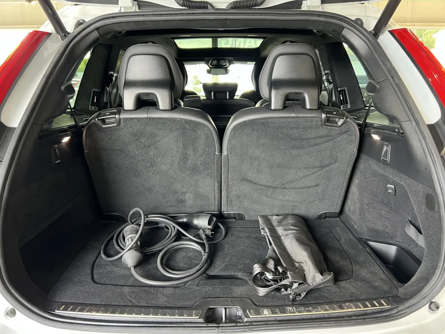 XC90 T8 Ultimate Dark Recharge AWD B&W