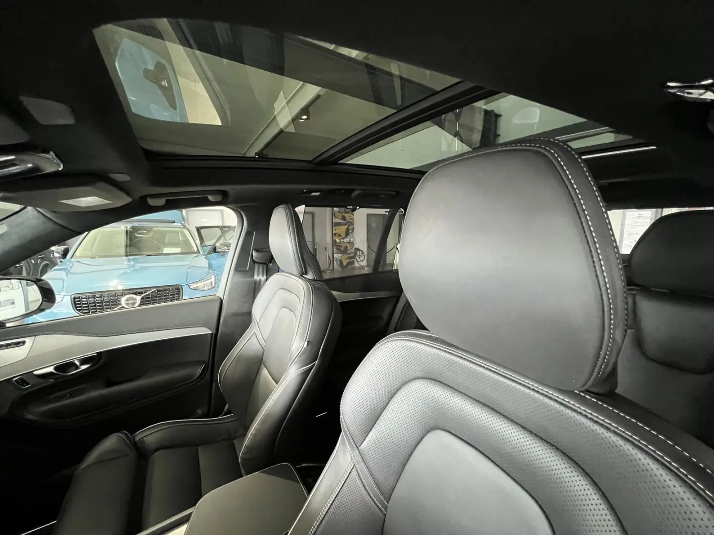 XC90 T8 Ultimate Dark Recharge AWD B&W