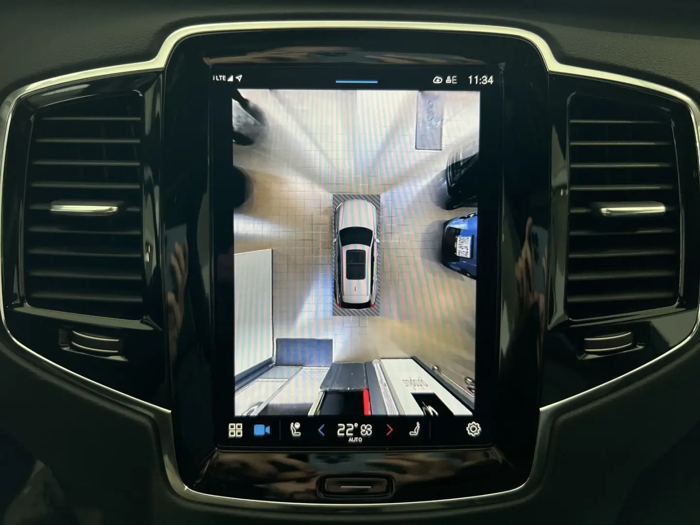 XC90 T8 Ultimate Dark Recharge AWD B&W