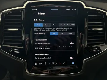 XC90 T8 Ultimate Dark Recharge AWD B&W