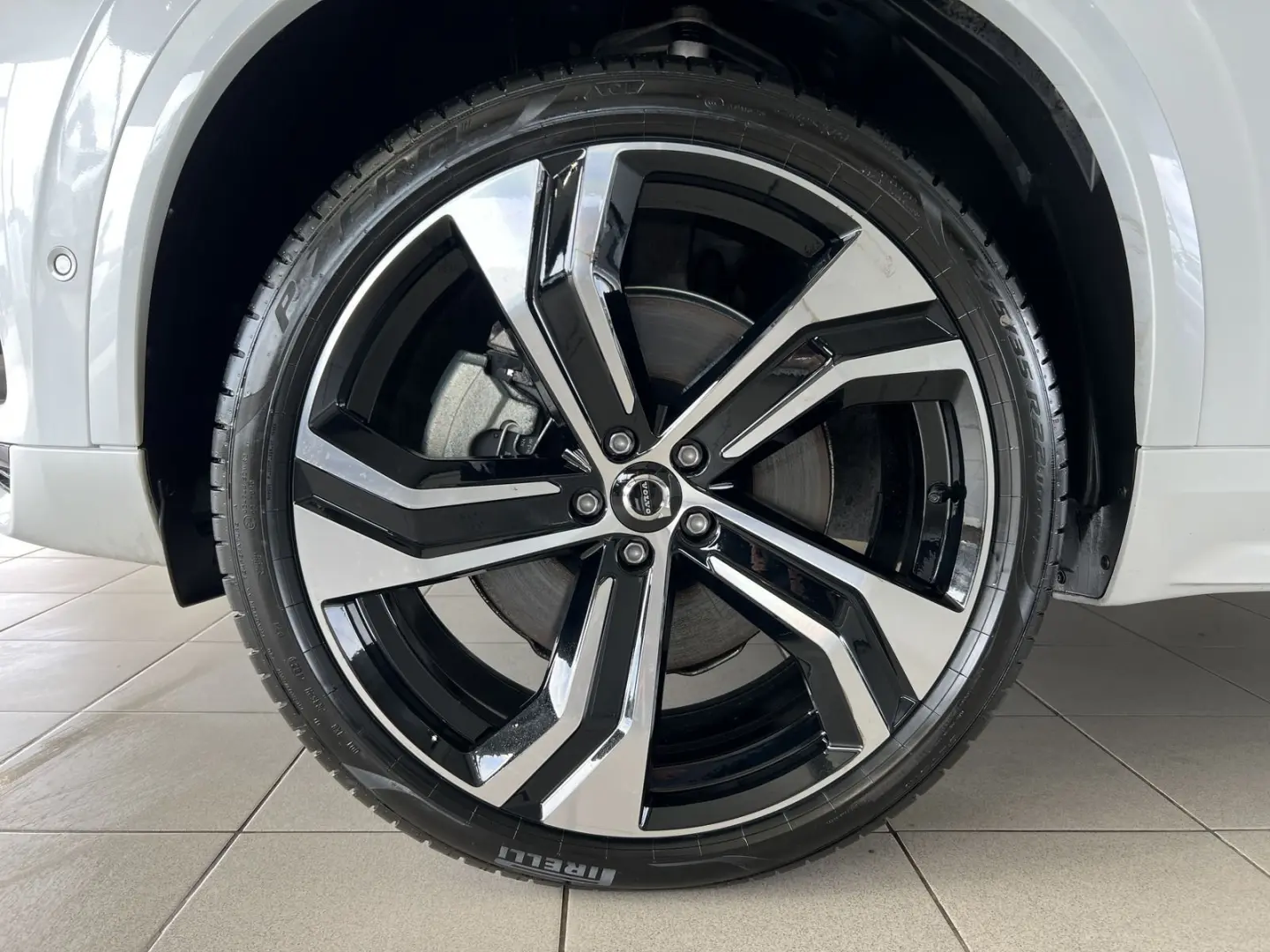 XC90 T8 Ultimate Dark Recharge AWD B&W