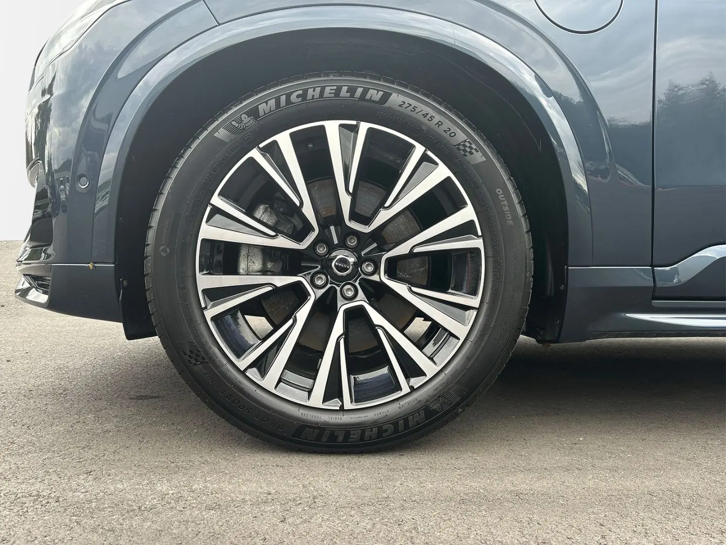 XC90 Recharge T8 AWD Plus Dark 20'' ACC AHK 360