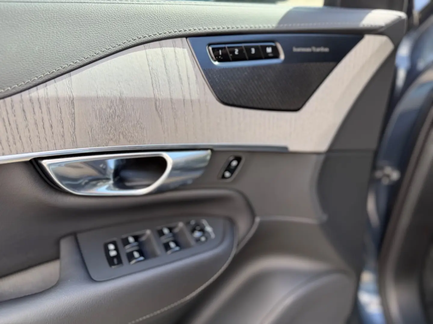 XC90 Ultra Dark T8 AWD Massage Ventilation AirSusp