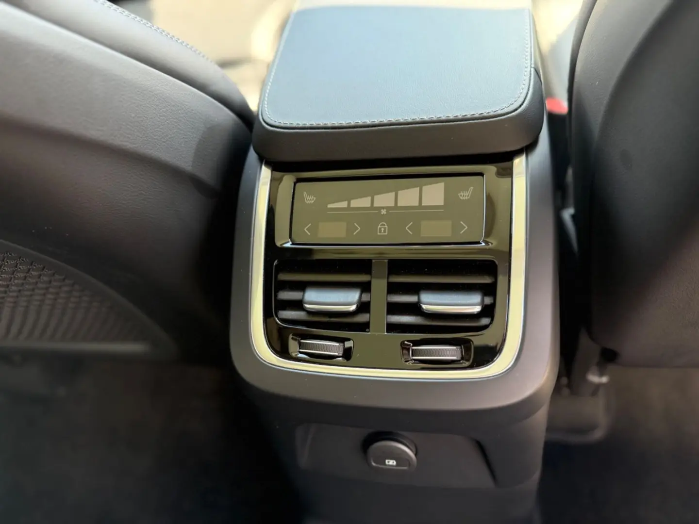 XC90 Ultra Dark T8 AWD Massage Ventilation AirSusp