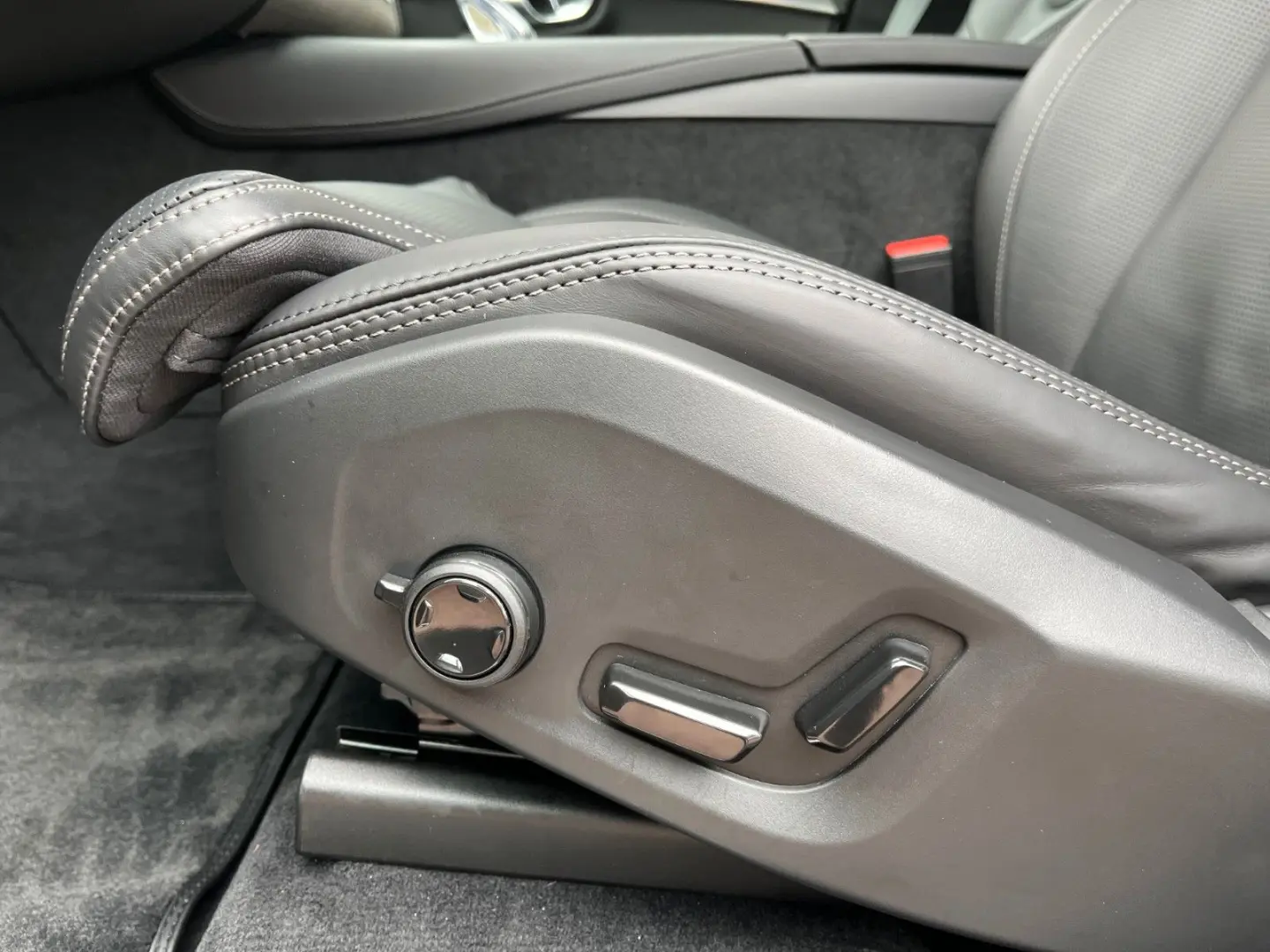 XC90 T8 AWD Ultra Dark Massage Ventilation AirSusp