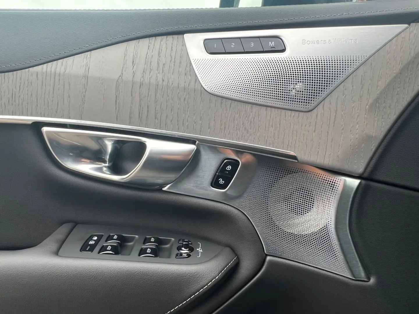 XC90 T8 Ultra Bright Massage Ventilation AirSusp Bowers