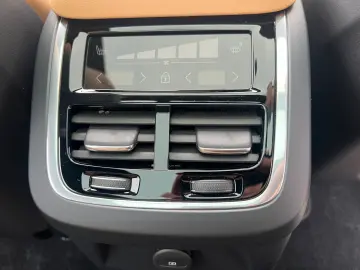 XC90 T8 UltraDark 22  AirSusp B&W 360CAM MASSAGE Ventil