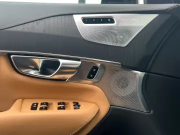 XC90 T8 UltraDark 22  AirSusp B&W 360CAM MASSAGE Ventil