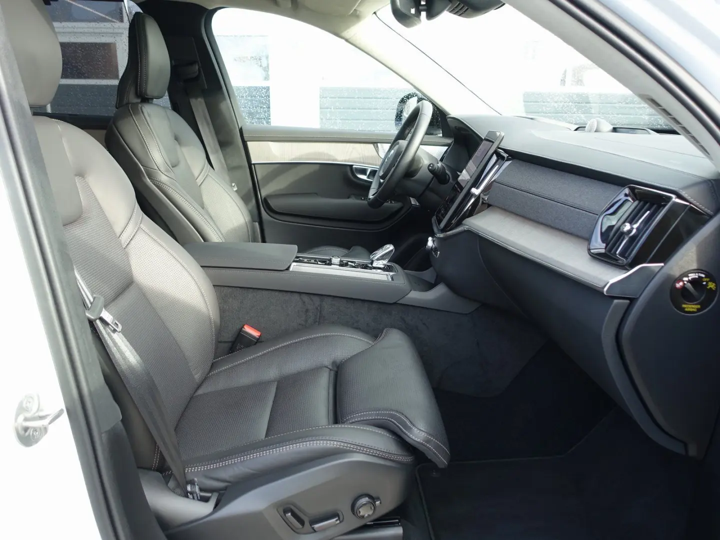 XC90 Ultra Dark T8 AWD Plug-in Massage AirSusp Vent Bowers