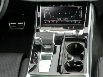 Q8 60 TFSIe quattro S line AHK Air Pano 360  HuD