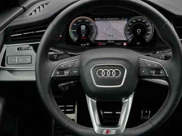 Q8 60 TFSIe quattro S line AHK Air Pano 360  HuD