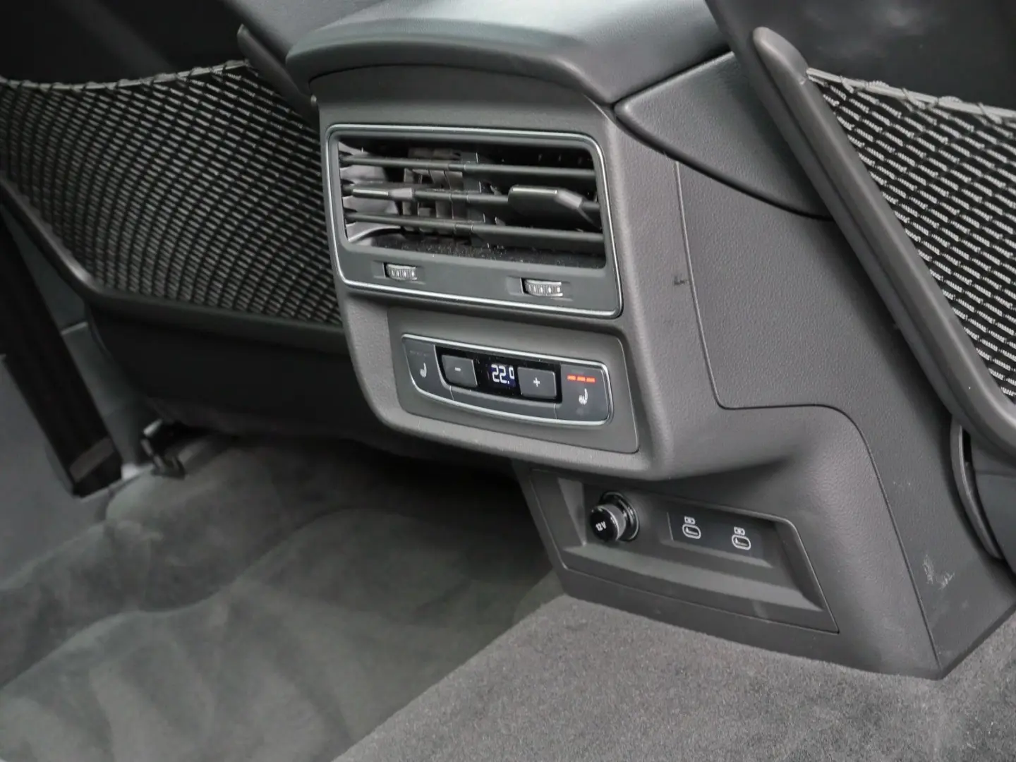 Q8 60 TFSIe quattro S line AHK Air Pano 360  HuD