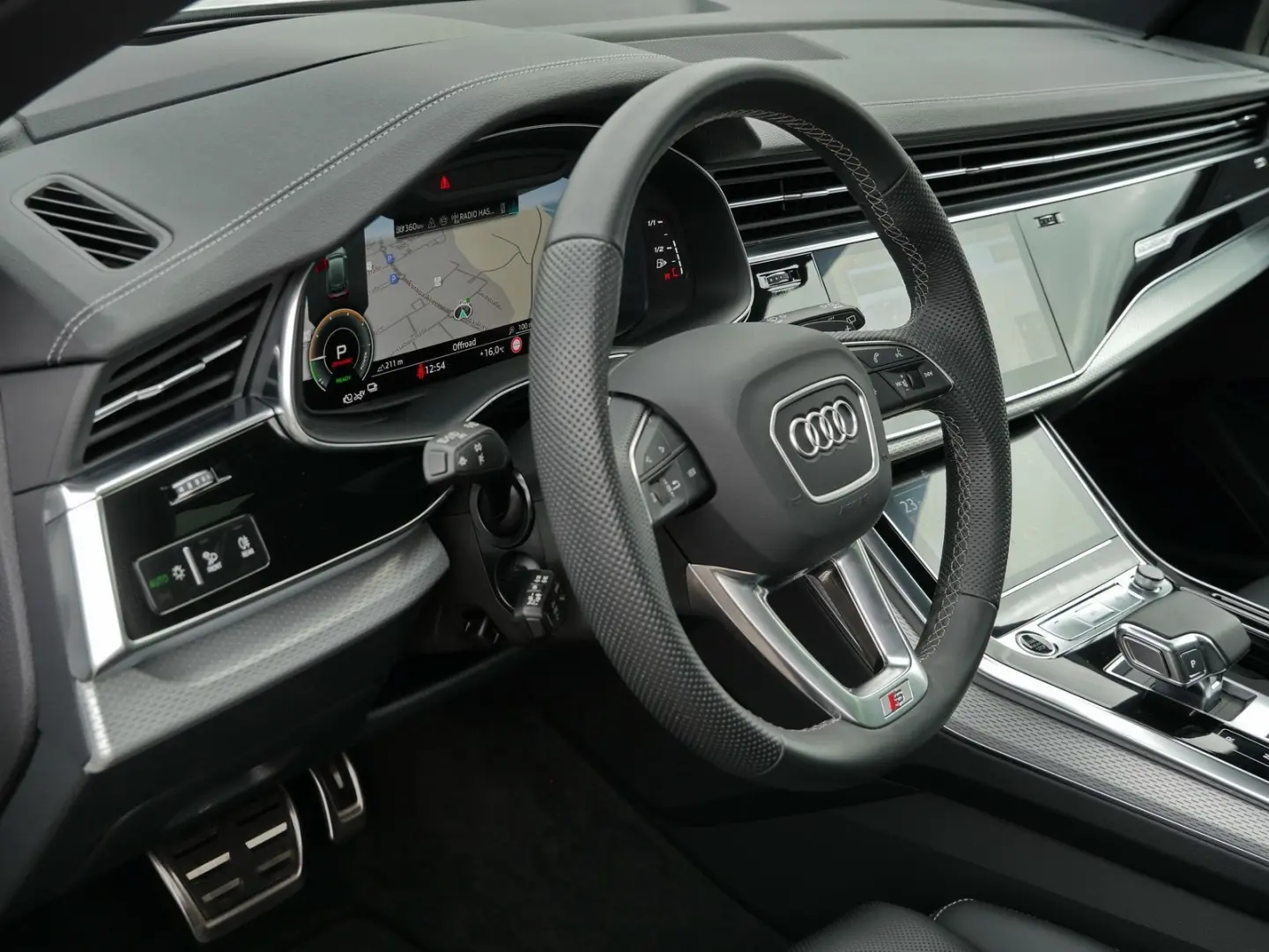 Q8 60 TFSIe quattro S line AHK Air Pano 360  HuD