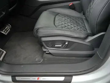 Q8 60 TFSIe quattro S line AHK Air Pano 360  HuD