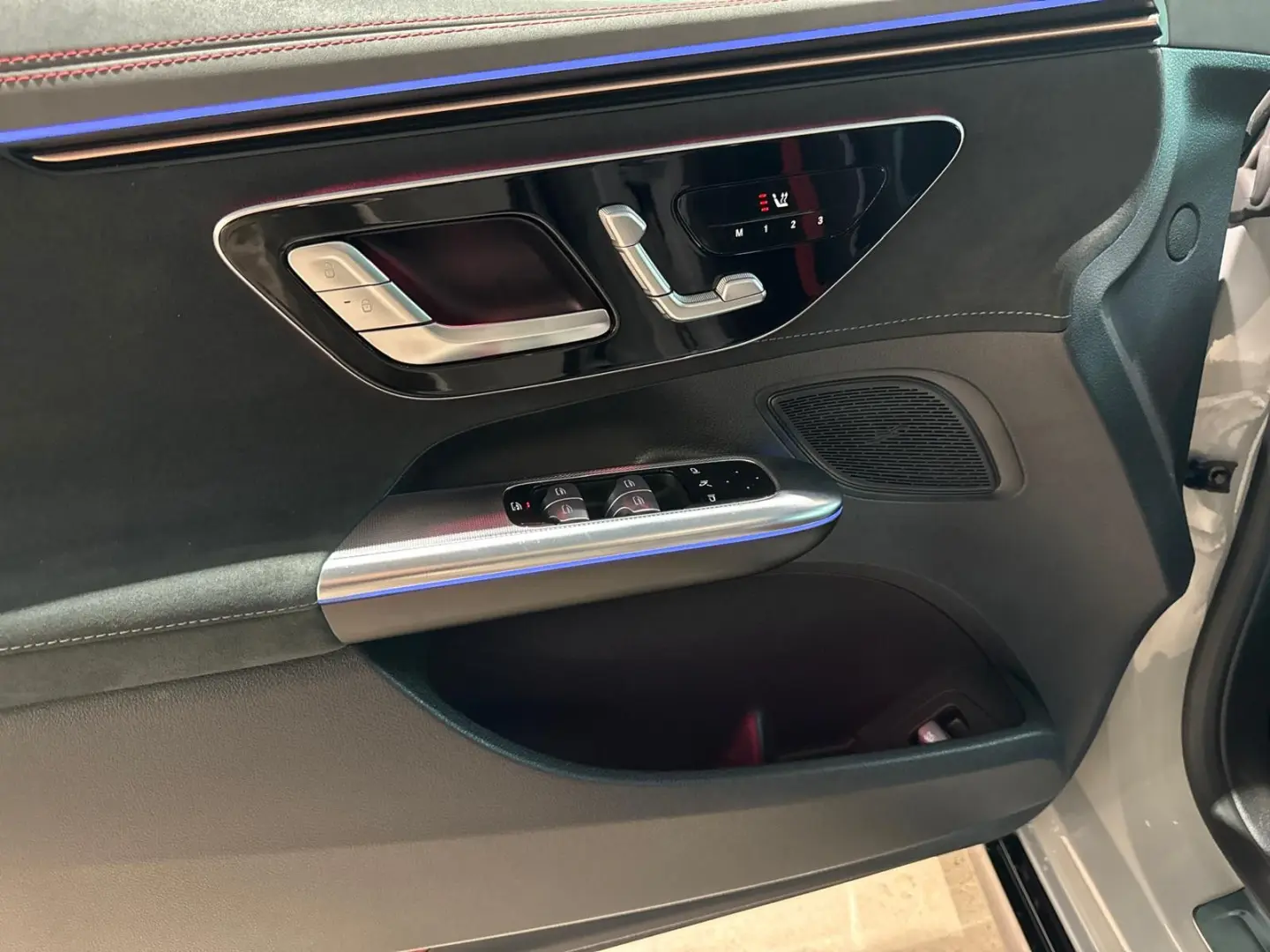 EQE 300  AMG PANO ADVANCED MEMORY KEYLESS AHK