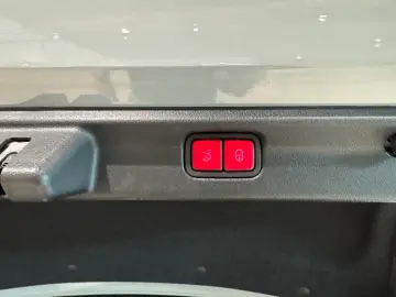 EQE 300  AMG PANO ADVANCED MEMORY KEYLESS AHK