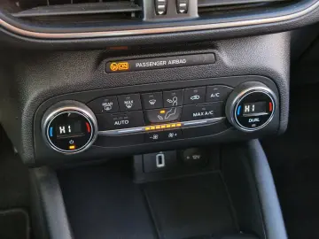 FORD FOCUS HB 1.5 ECOBLUE 120CP AT TITANIUM BUSINESS 2020