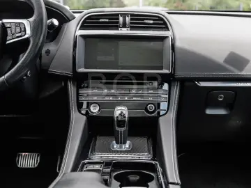 F-Pace SVR Head-UP SD AHK Komfort-P