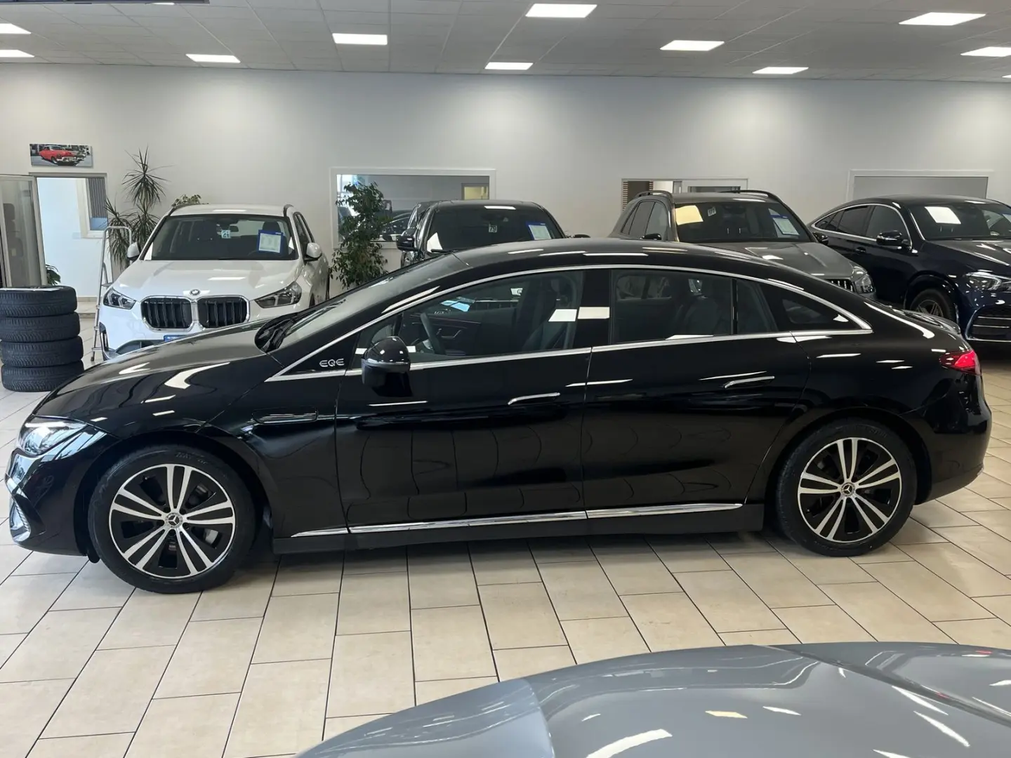 EQE 300 Leder Memory R-Cam ACC Navi LED AHK SHZ