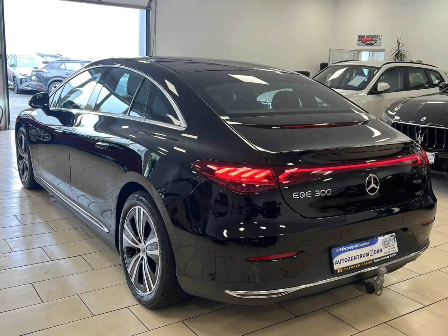 EQE 300 Leder Memory R-Cam ACC Navi LED AHK SHZ