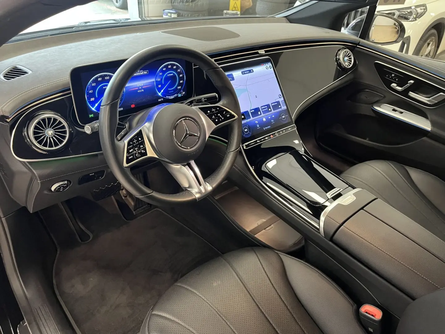 EQE 300 Leder Memory R-Cam ACC Navi LED AHK SHZ