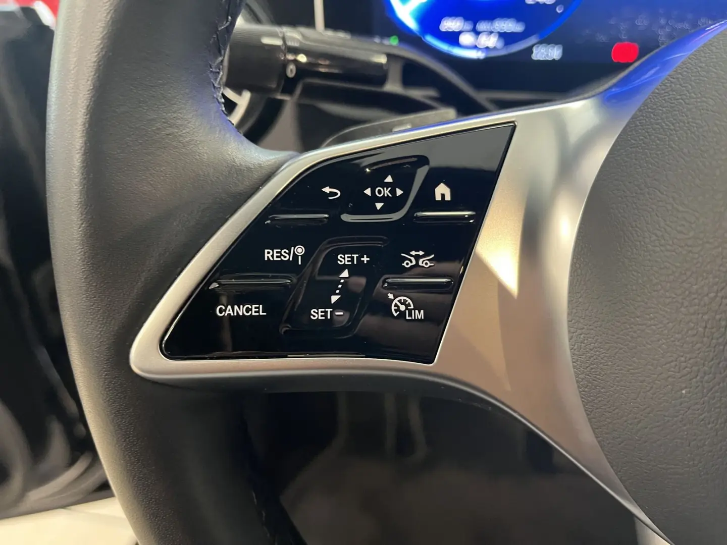 EQE 300 Leder Memory R-Cam ACC Navi LED AHK SHZ