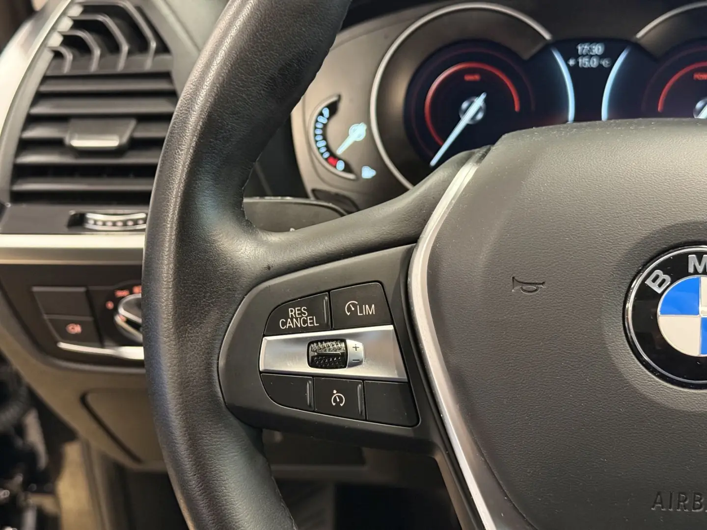 X3 30e xDrive Advantage Plug-In 360cam Navi LED