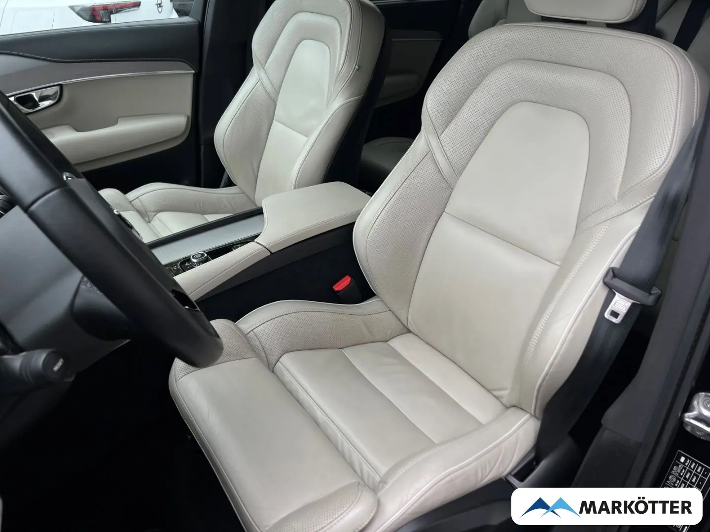 XC90 T8 AWD Recharge R-Design Edition