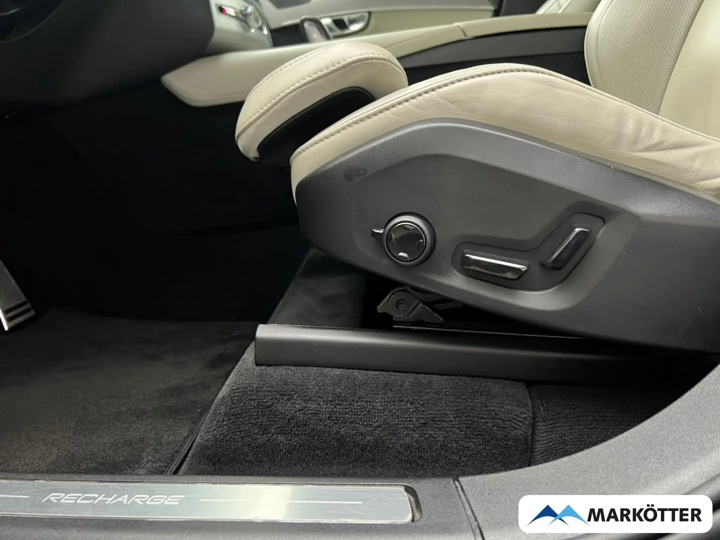 XC90 T8 AWD Recharge R-Design Edition