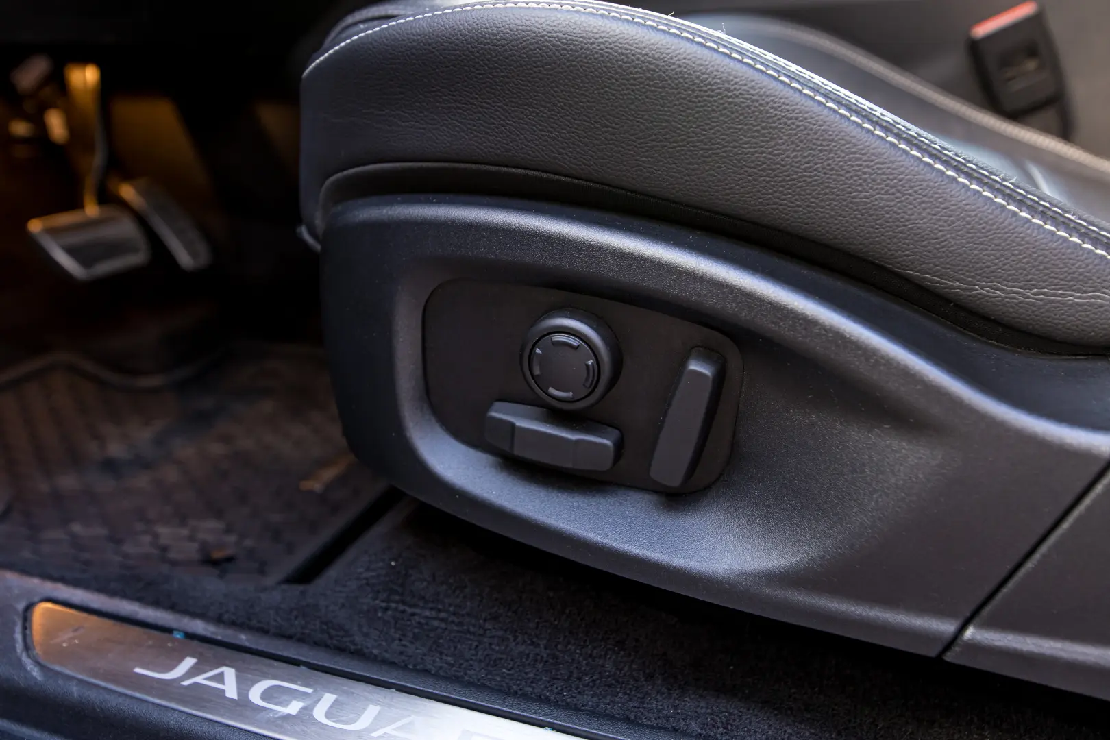 Jaguar E-Pace R-Dynamic SE 2.0D 204 CP AWD