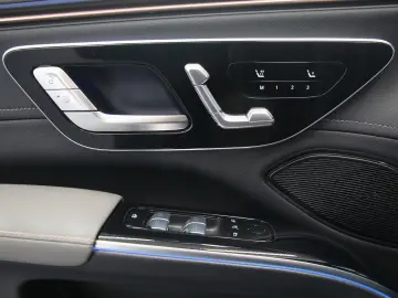 EQS 450 SUV   Electric Art Pano Airmatic MEMORY