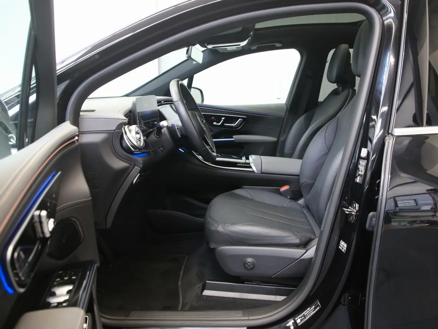 EQS 450 SUV   Electric Art Pano Airmatic MEMORY