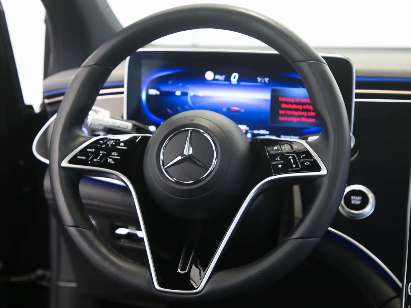 EQS 450 SUV   Electric Art Pano Airmatic MEMORY