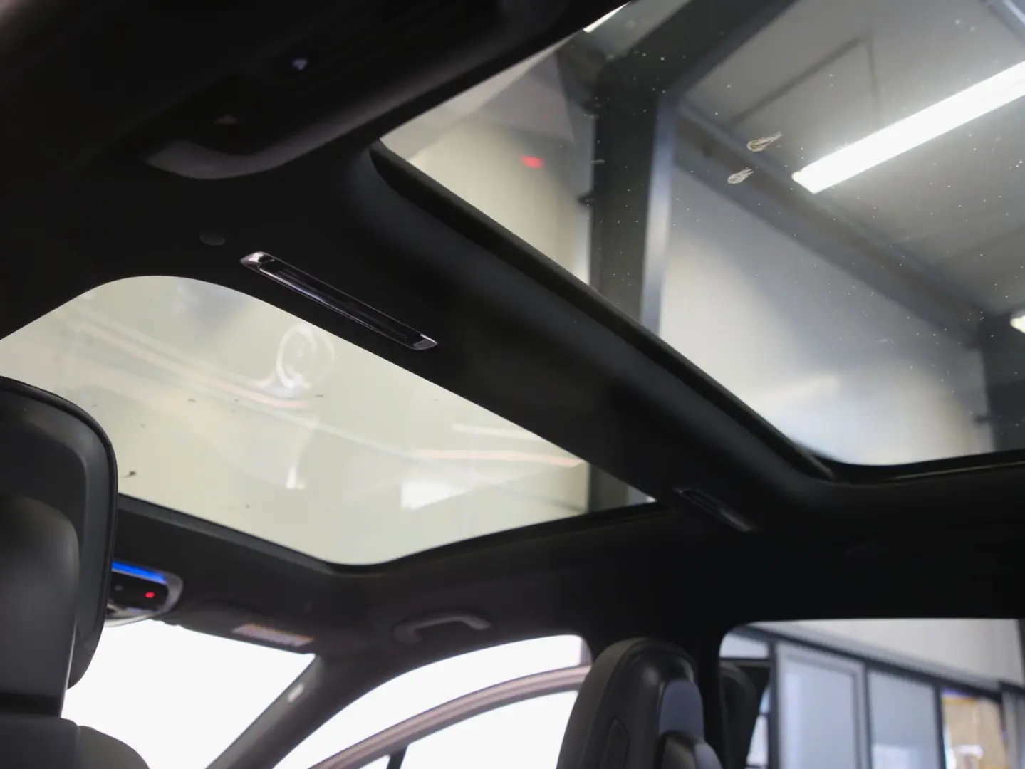 EQS 450 SUV   Electric Art Pano Airmatic MEMORY