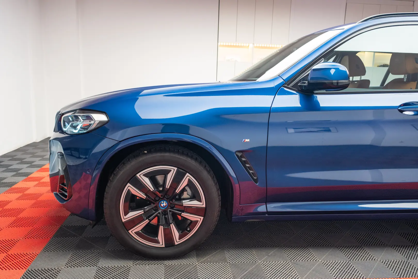 BMW IX3  M Pack   Memory Seats   LED   Camera - Stoc!!!