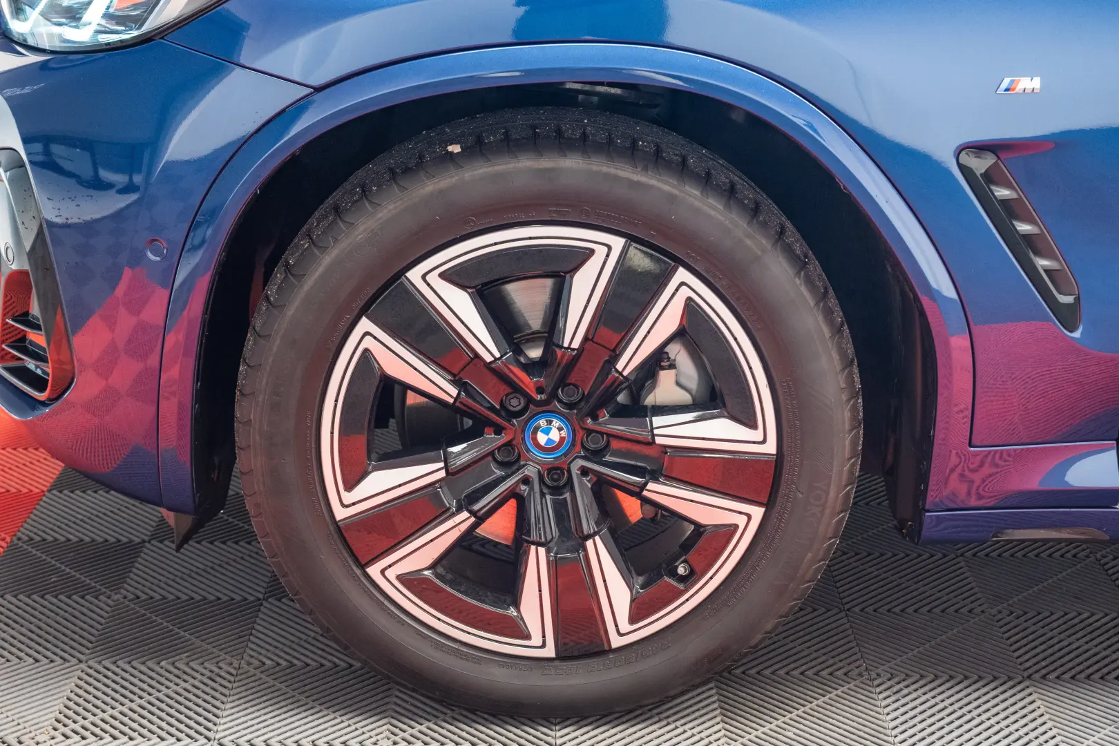 BMW IX3  M Pack   Memory Seats   LED   Camera - Stoc!!!