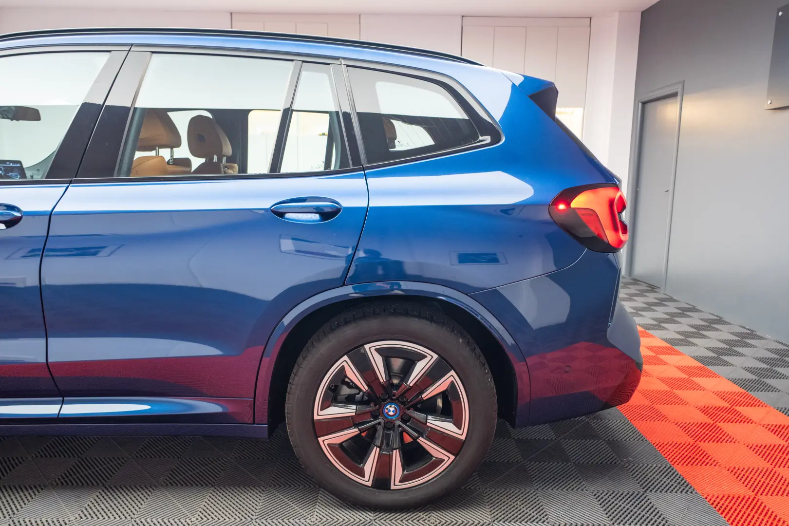 BMW IX3  M Pack   Memory Seats   LED   Camera - Stoc!!!