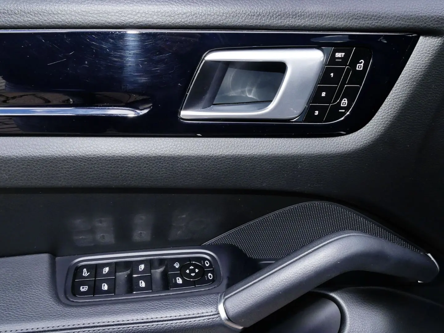 Cayenne E-Hybrid Coupe Sport Design Sportabgas 7