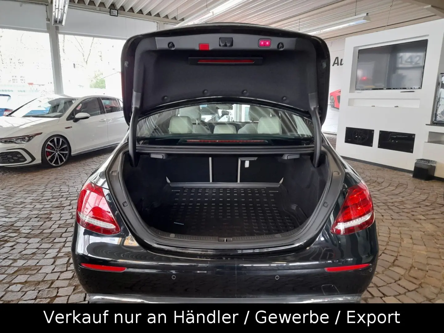 E 200 E -Klasse Lim.  360  WIDESCREEN