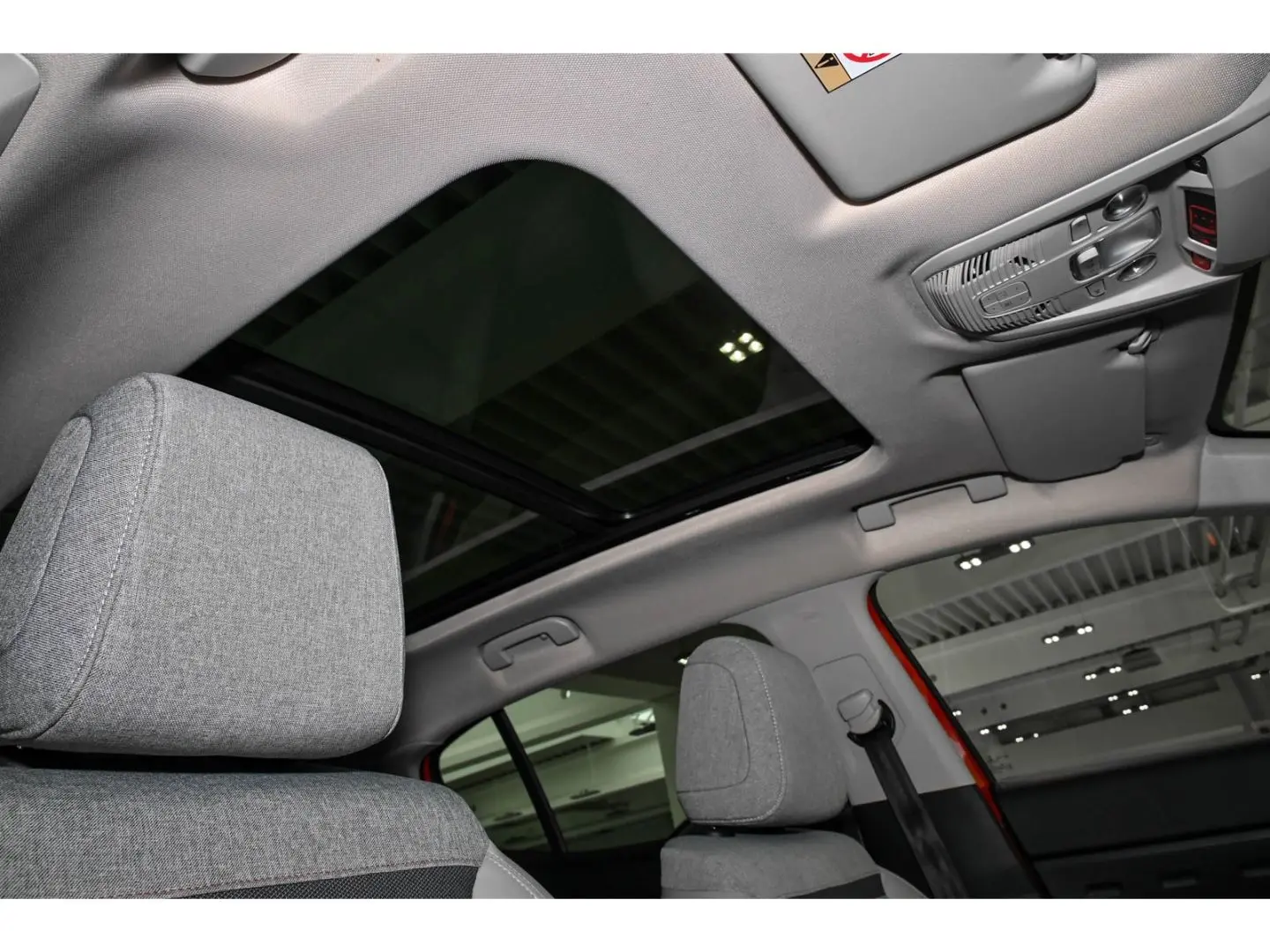 C5 Aircross Hybrid Shine Pack225 EAT8 NAVI LED 3