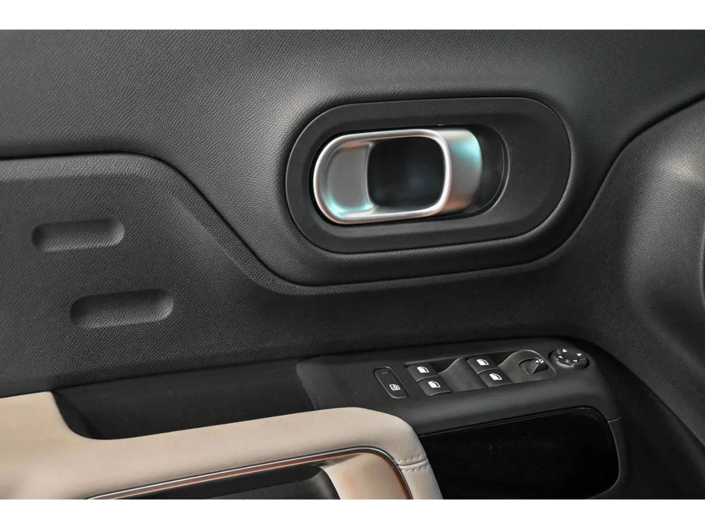 C5 Aircross Hybrid Shine Pack225 EAT8 NAVI LED 3