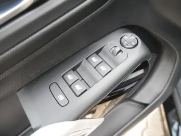 C5 Aircross Hybrid 225 S&S e-EAT8 Shine Pack LED