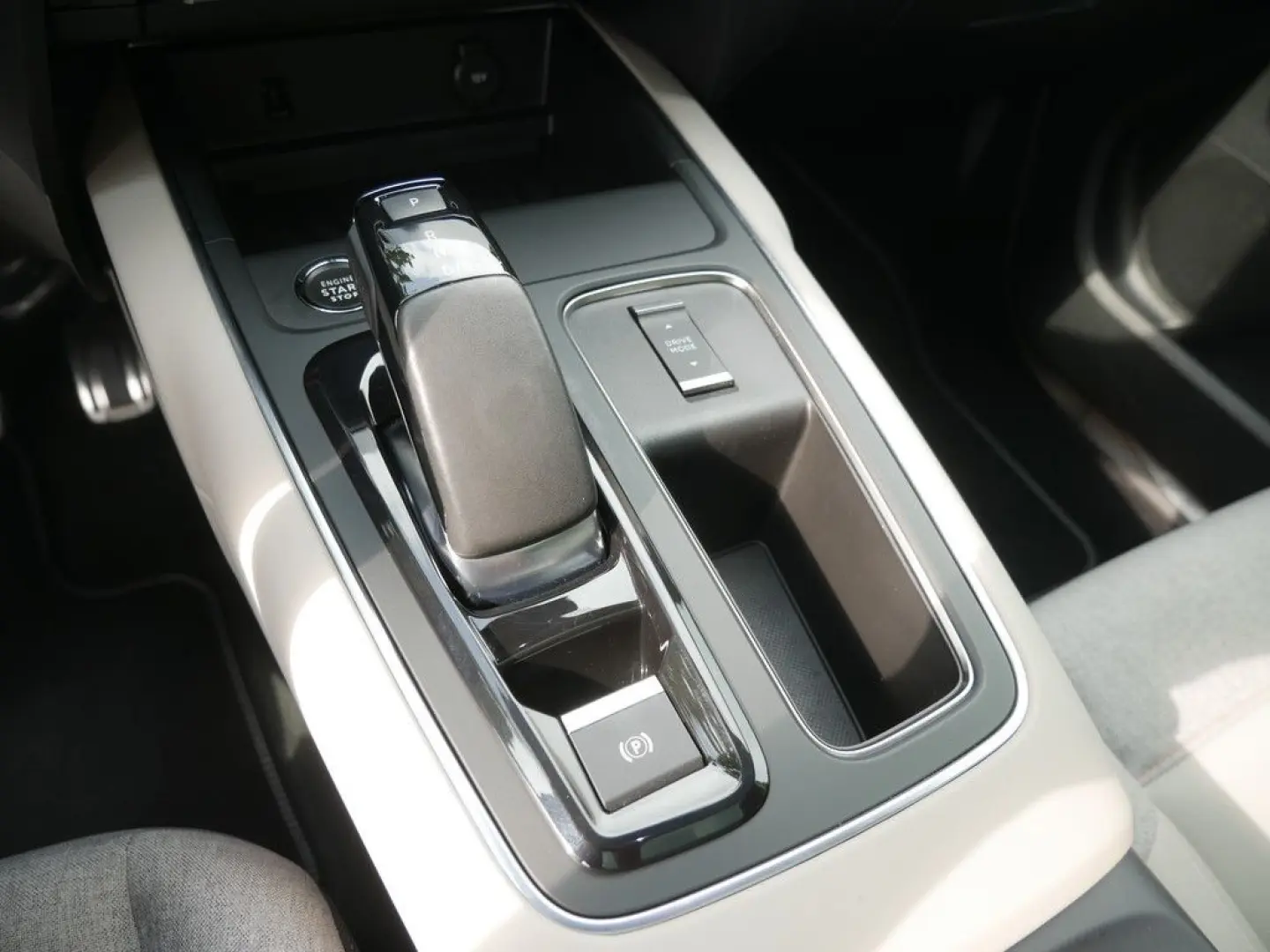 C5 Aircross Hybrid 225 S&S e-EAT8 Shine Pack LED