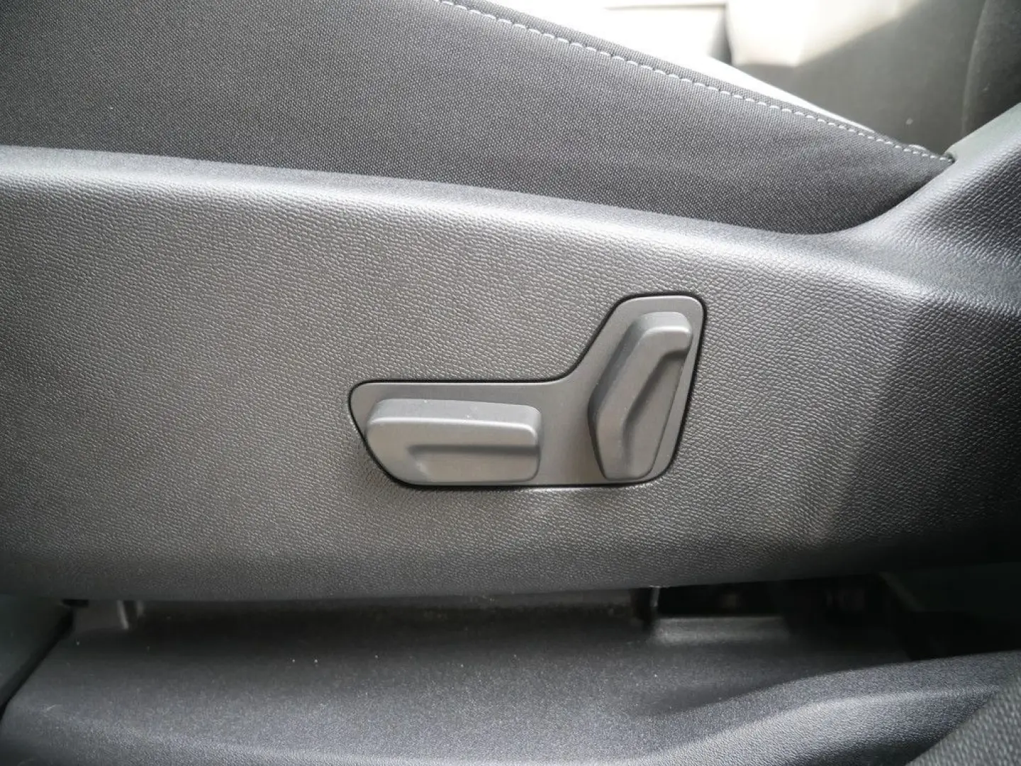 C5 Aircross Hybrid 225 S&S e-EAT8 Shine Pack LED