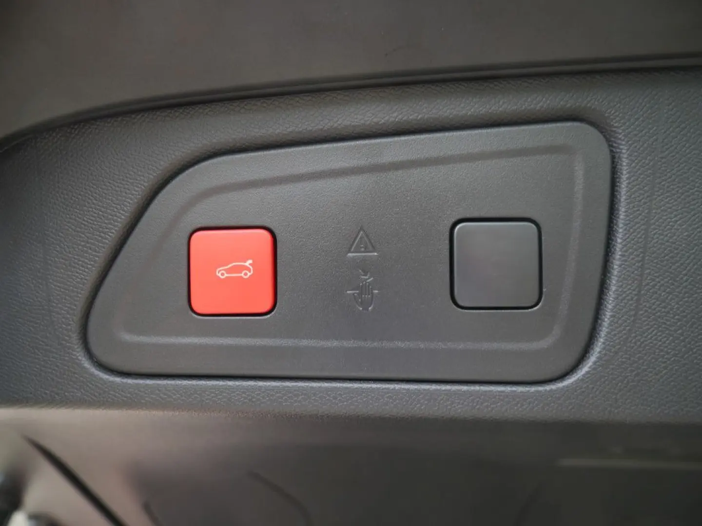 C5 Aircross Hybrid 225 S&S e-EAT8 Shine Pack LED