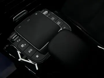 CLA 250e Coupé 8G AMG NIGHT MAGNO AUG KAM 19 AHK