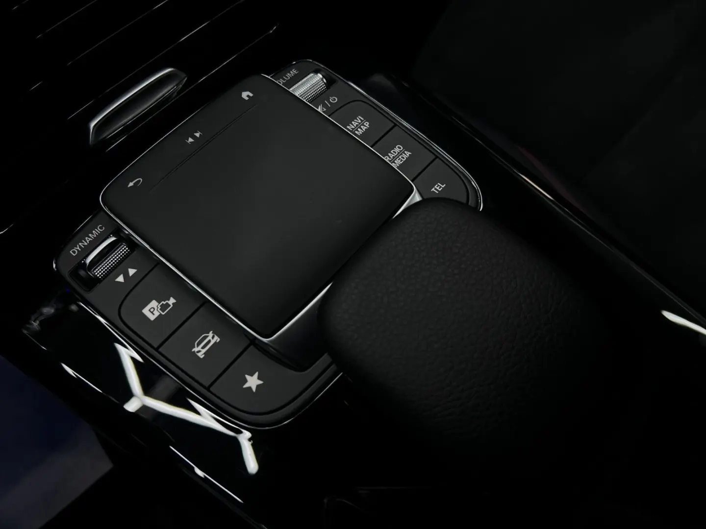 CLA 250e Coupé 8G AMG NIGHT MAGNO AUG KAM 19 AHK